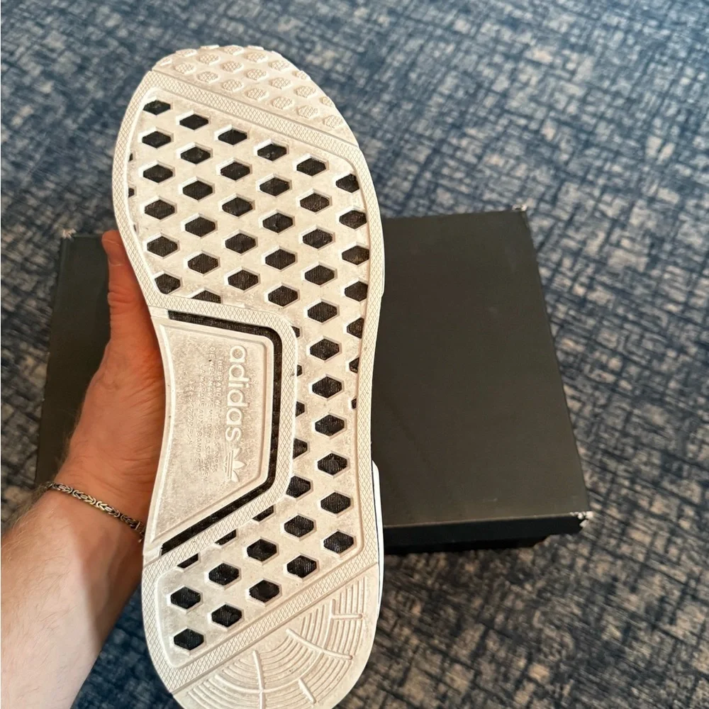 Adidas NMD R1 V2 - Picture 5 of 9
